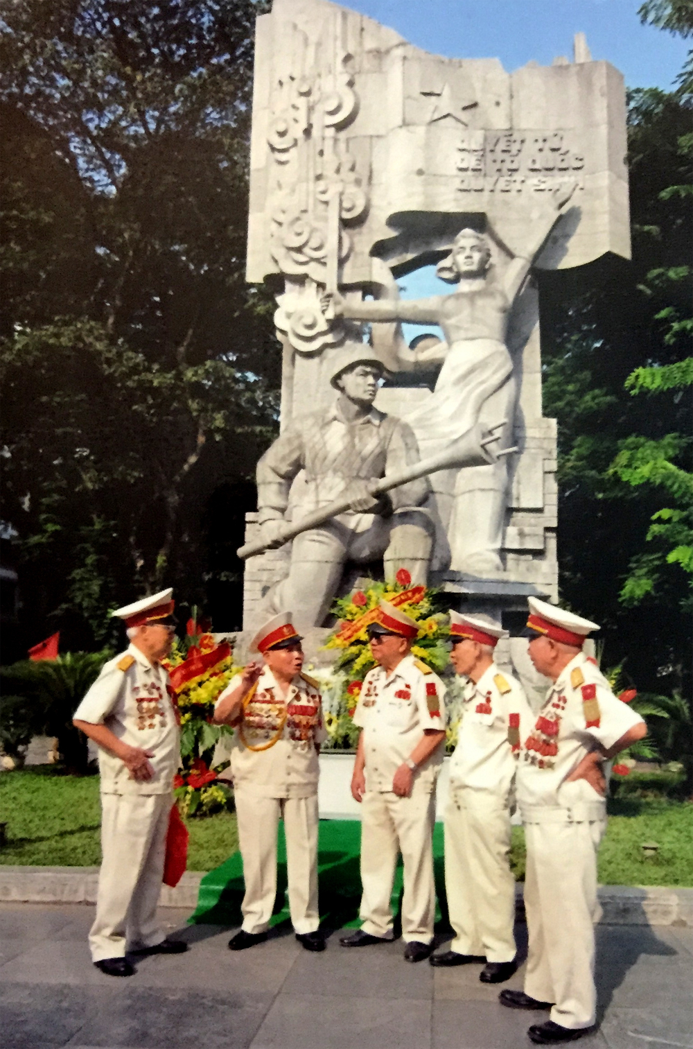 Đục tường bẫy giặc
